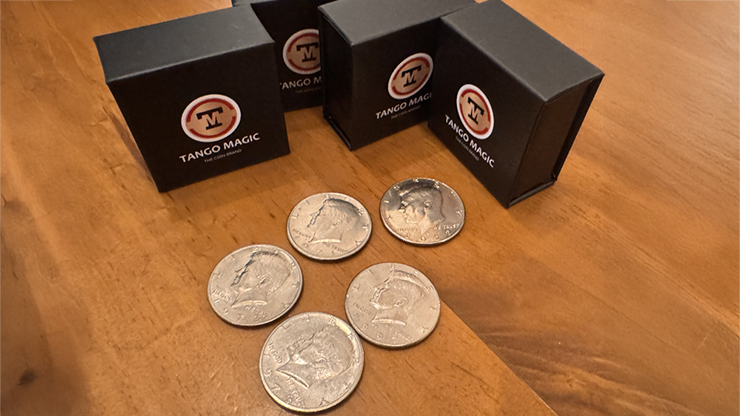 Expanded Shell Half Dollar (plus 4 Regular Coins D0207) by Tango Magic